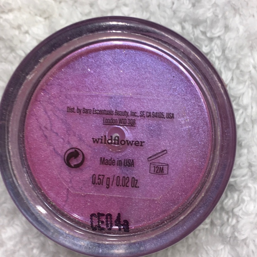 BareMinerals eyeshadow in wildflower